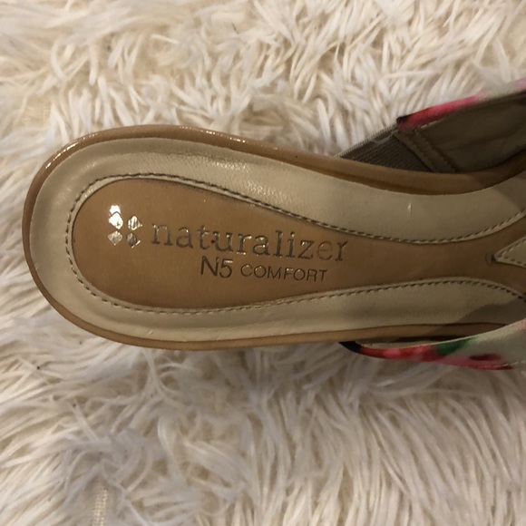 Naturalizer N5 Comfort heel. Colorful floral print. Size 7. - Picture 8 of 9